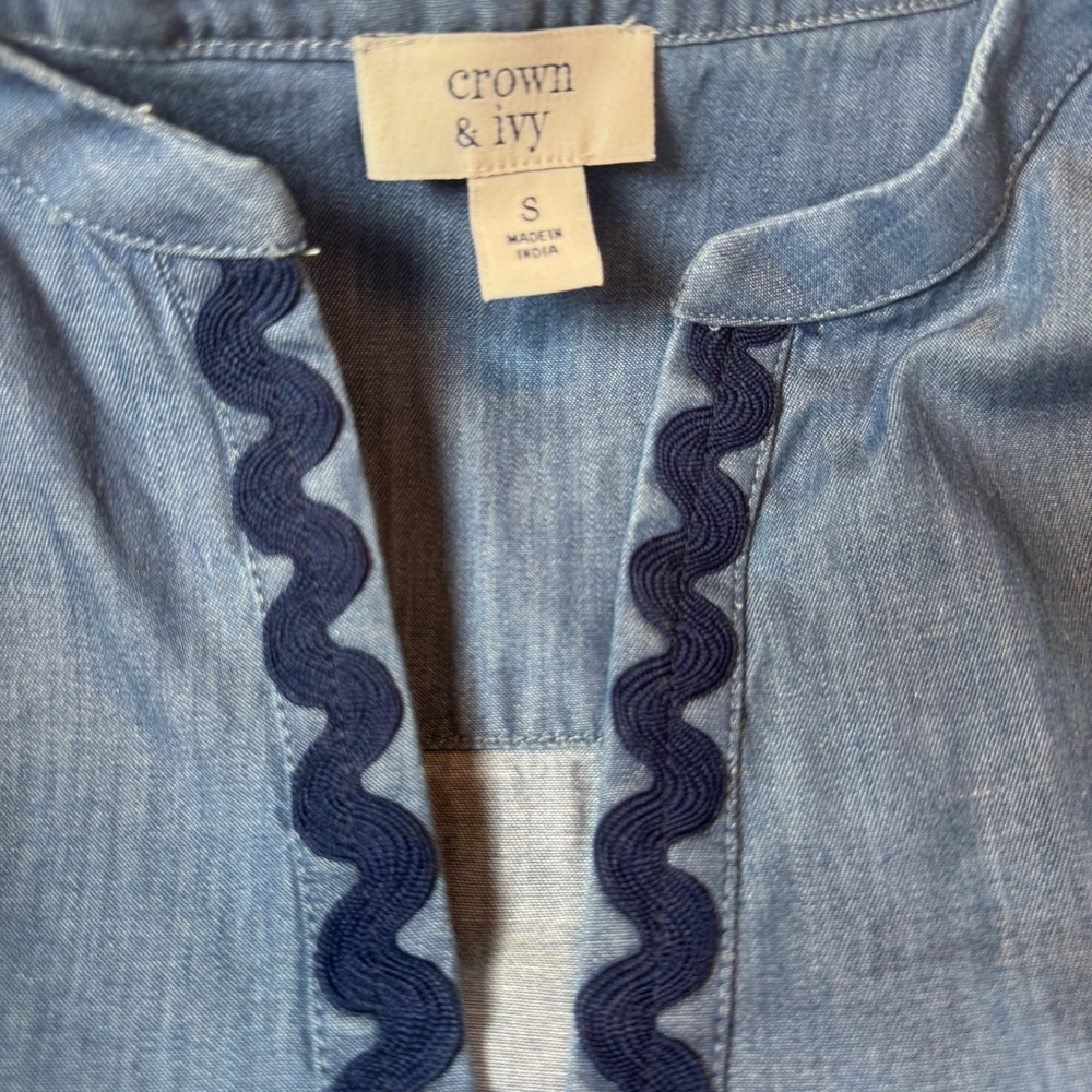 Crown & Ivy Blue Chambray Women's Top and Short Set Size Small - Picture 10 of 10